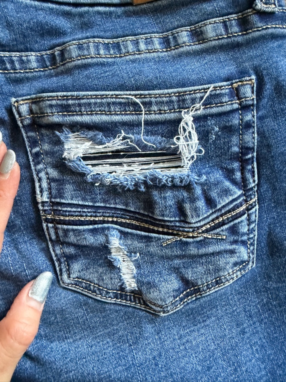BKE Gabby Cuffed Stretch Capri Jeans - Picture 3 of 9